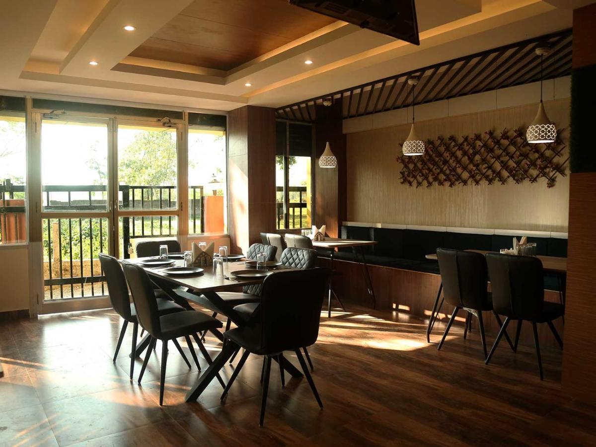 Tusker Tea County Hotel Chalsa Ngoại thất bức ảnh